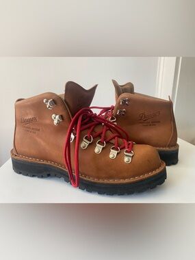 Danner Women’s Mountain Light Cascade Clovis Leather Hiking Boots 9